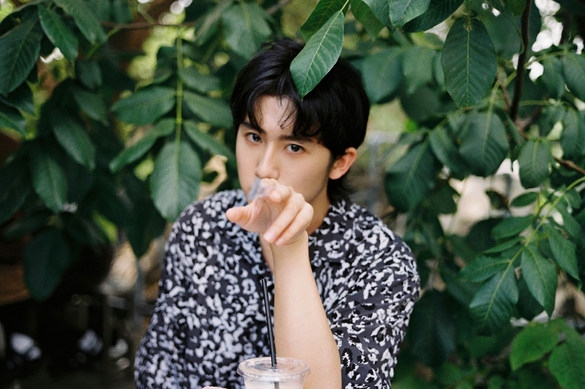 心动向狙击棋魂男主郝富申演技获赞港风写真戏内外诠释反差萌