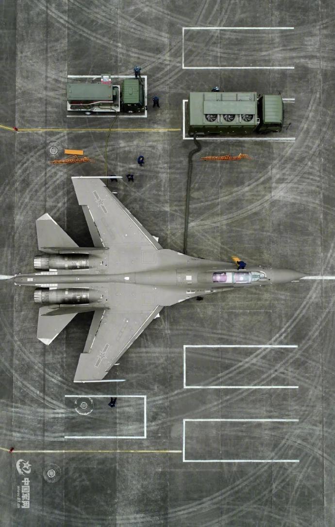 拍不到？来，满足你！ 歼16高清实拍图，快收藏！ （中国军网）|歼16_新浪新闻