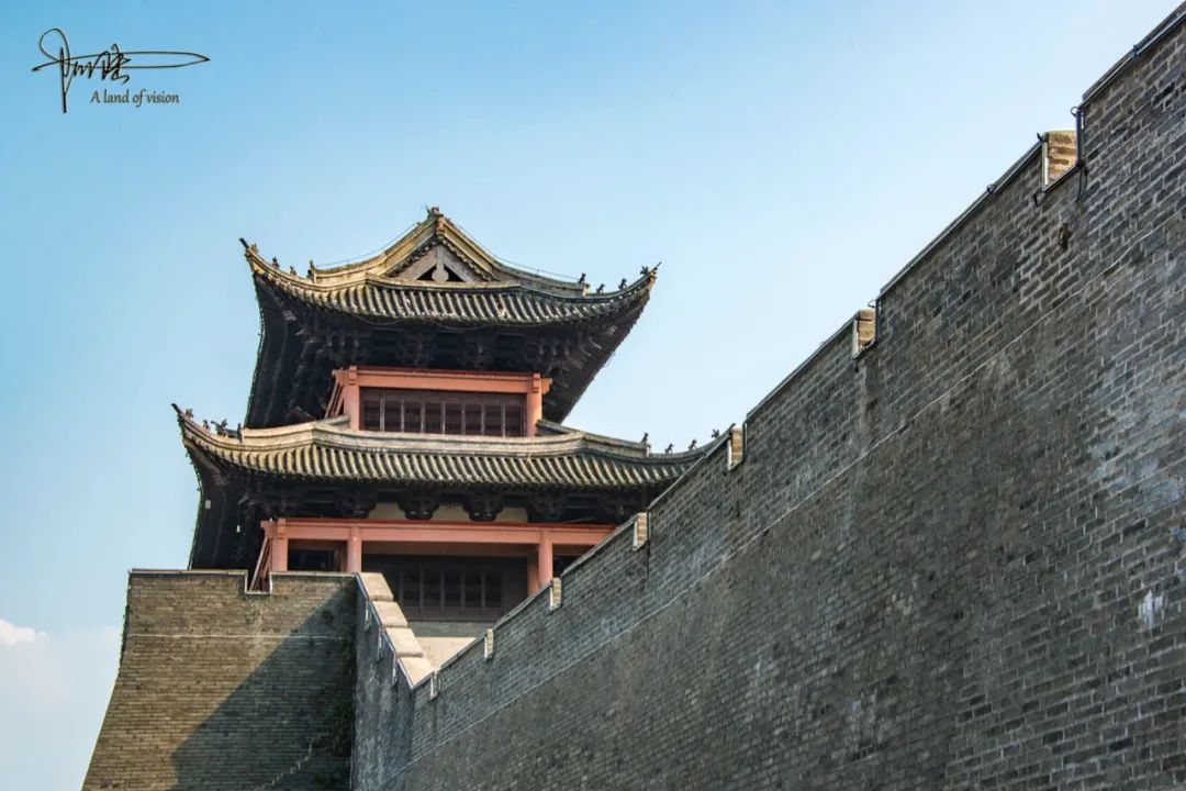 两千多前的古城墙至今屹立在赣州城区古朴雄伟坚固得让人唏嘘