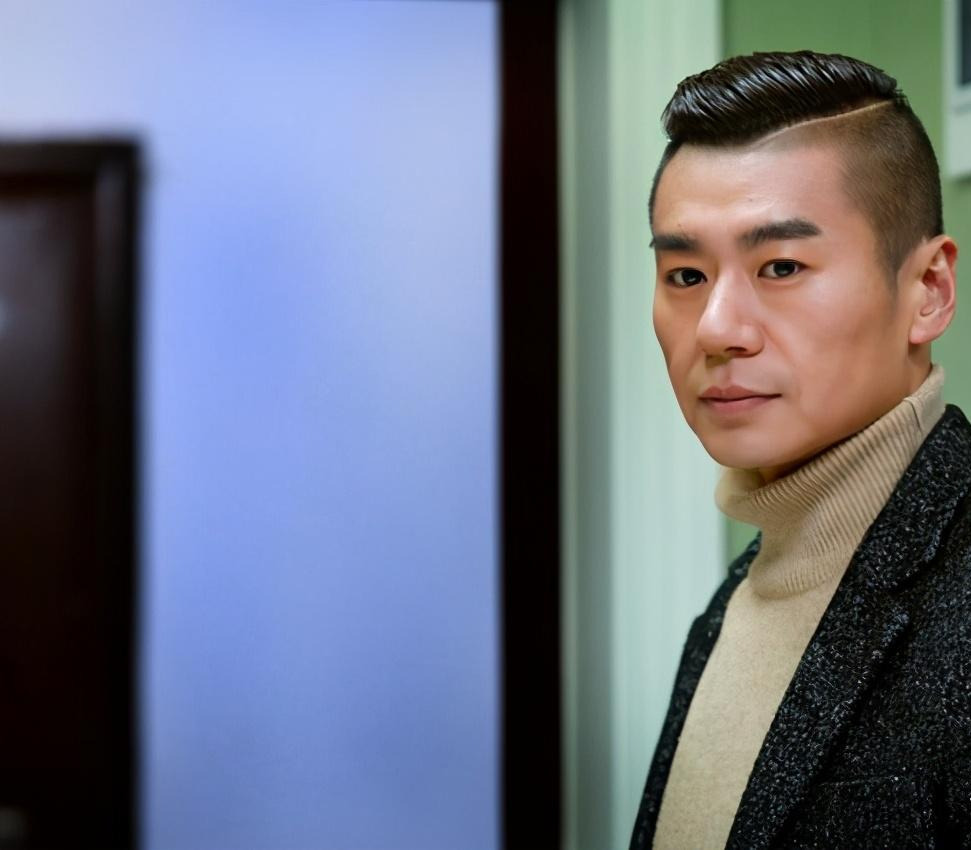 演员徐佳硬汉形象深入人心演技精湛十分圈粉