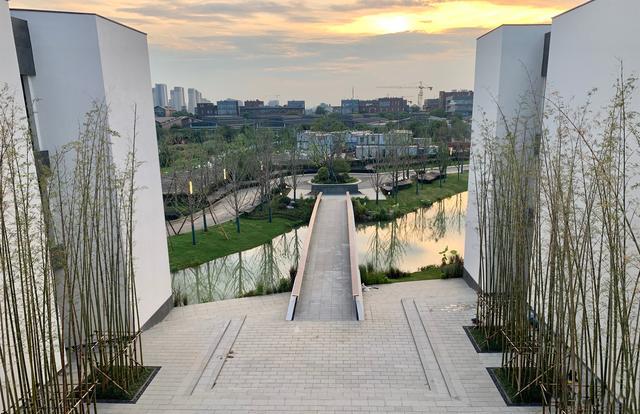 翰萨智能:马云的湖畔大学5年了,现在怎样了?