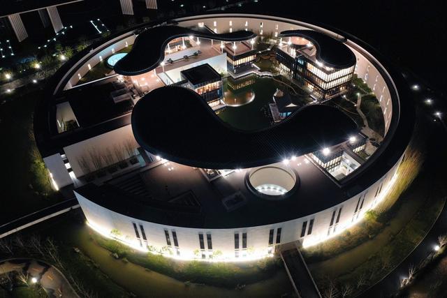 翰萨智能:马云的湖畔大学5年了,现在怎样了?|湖畔大学|马云|校区_新浪