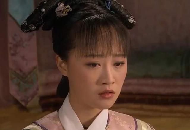 王智虽然个头没有蓝盈莹高,走姿却更加霸气自信,表情也更加自然大方