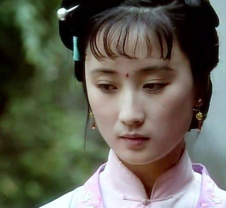 香菱陈剑月庆56岁生日保养好似30与侯长贵裸婚34年