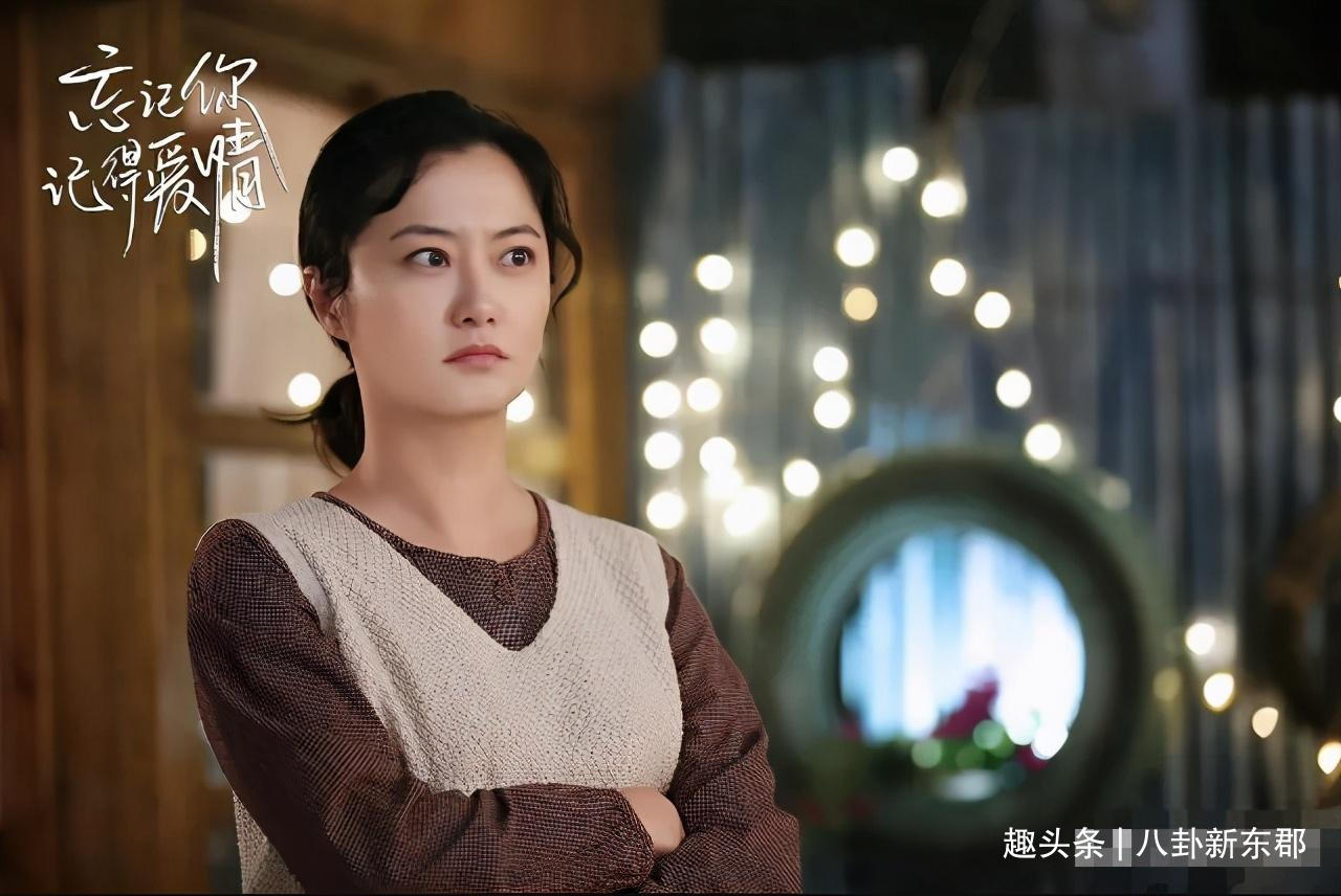 陈乔恩晒与王少伟搞怪重聚赵小侨开心大笑昔日主演命运大不同
