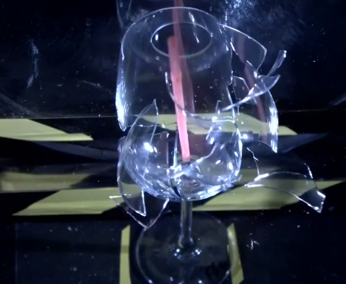 周深回应高音震碎玻璃杯:这只是魔术道具,华晨宇曾一口气震碎3个