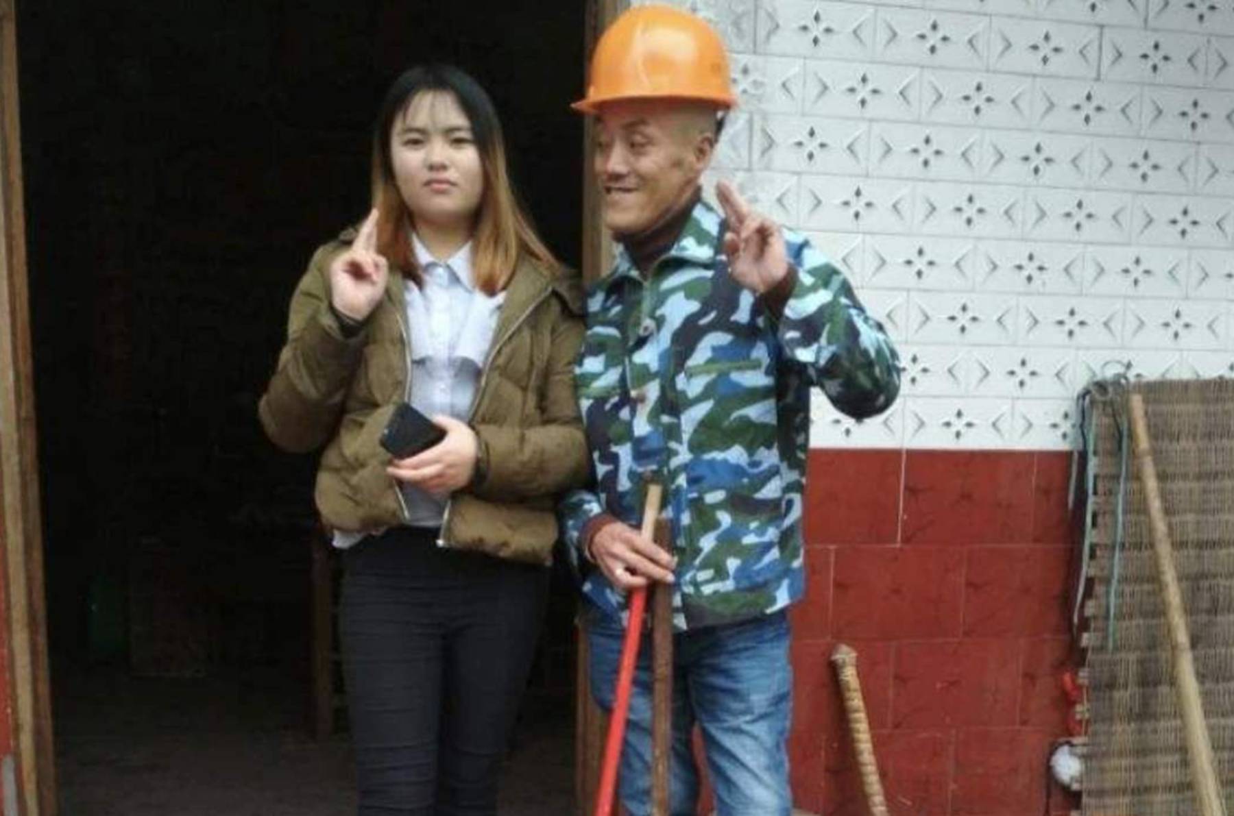 52岁光头强人气散尽卖掉豪车换摩托老婆也跑了