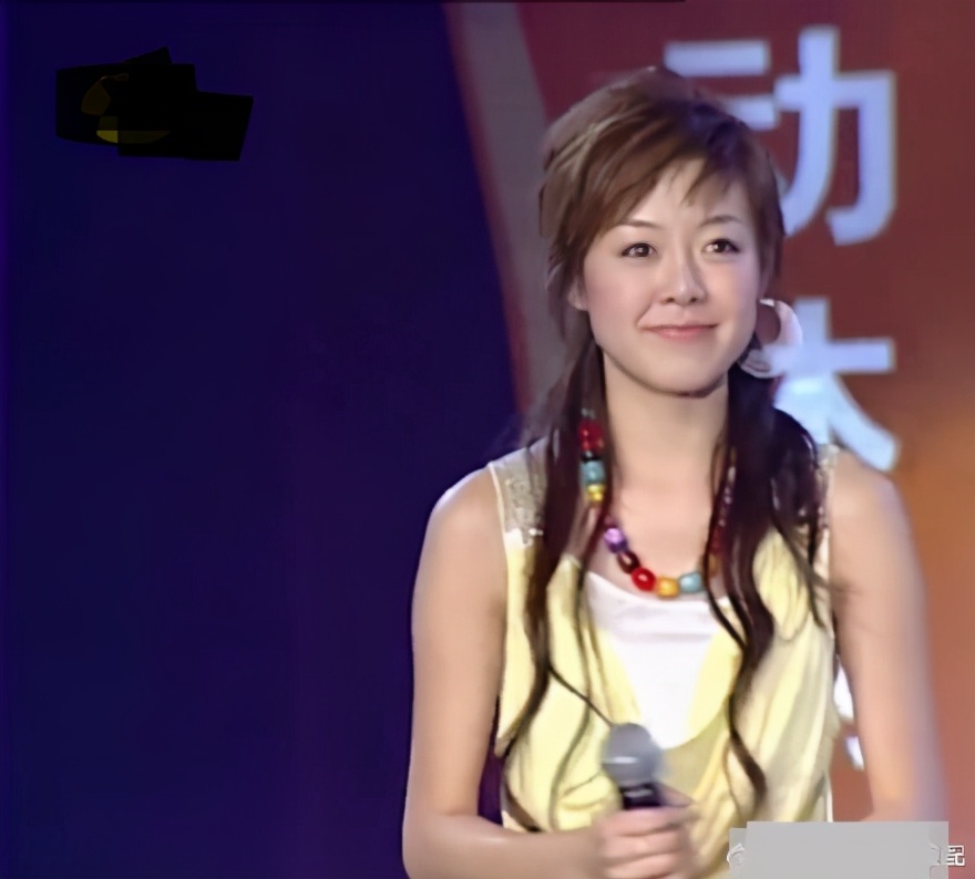 安又琪调侃自己是落魄的超女冠军很期待她回归舞台后的表现