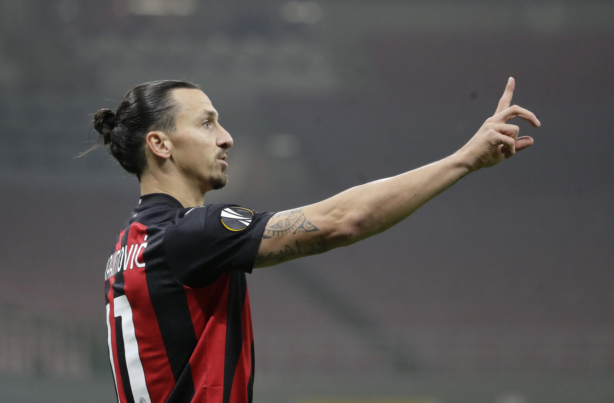 11月5日,ac米兰队球员伊布拉希莫维奇在比赛中.