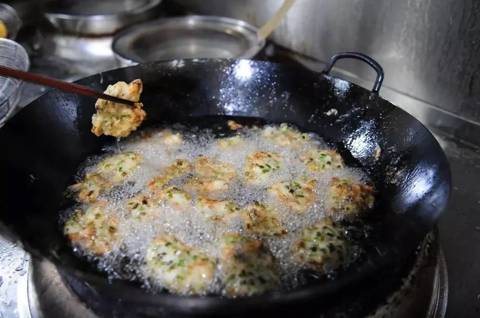 口味有别但都是电白人从小到大的美食寄托着乡愁的味道「柴火手工粉皮