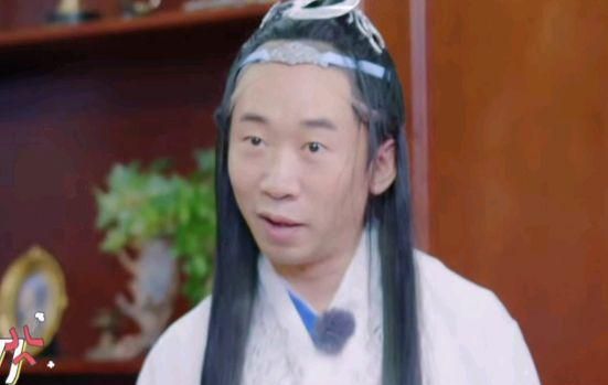 杨迪秃顶版本的蓝忘机一出场,在场嘉宾笑疯,杨迪妈妈表情亮了