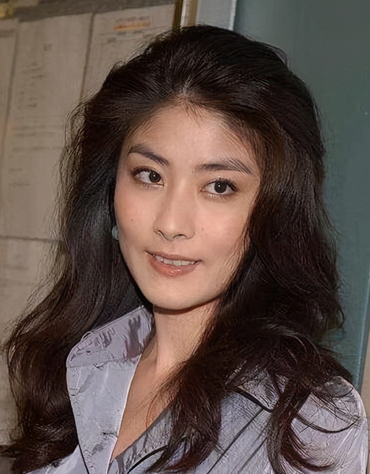 天后陈慧玲:痛失双胞胎女儿,为补偿买20多套豪宅赠与两个儿子