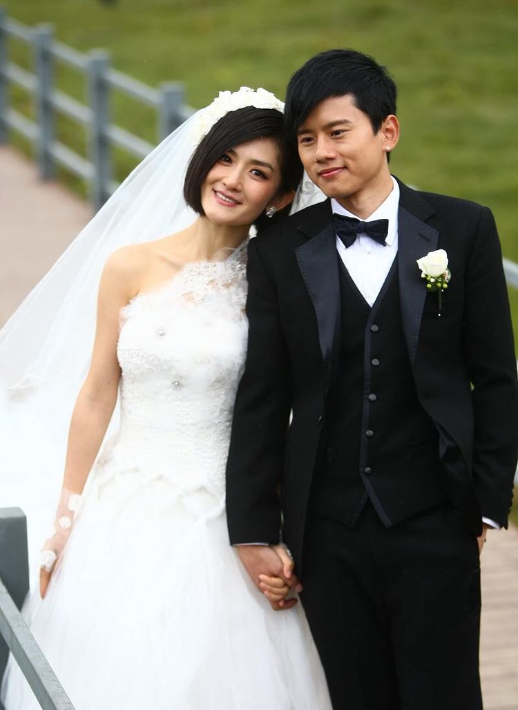 杨丞琳演唱会踏空,李荣浩心疼杨丞琳,盘点娱乐圈那些护妻狂魔