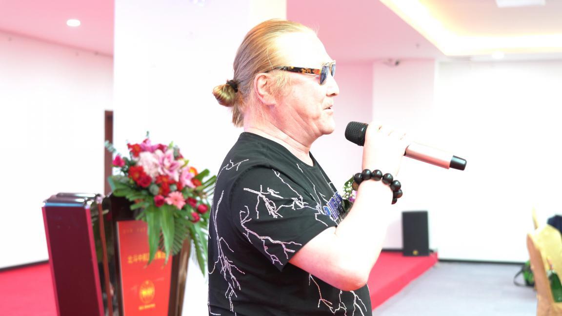 中国猫王胡晓鸿演唱《等待》原创歌手蒋易演唱《为何要狠心的离开》