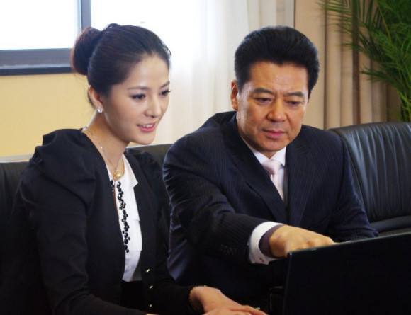 出道41年不温不火,64岁却与关晓彤"互动"|颜世魁|关晓彤|童年_新浪