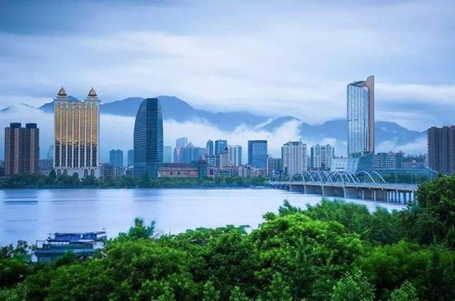 它是中国最美的县城?浙江一座山水型的花园城市,小城精致又美丽