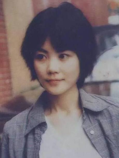 年轻的王菲真是倾城绝色,怪不得谢霆锋爱了她20多年