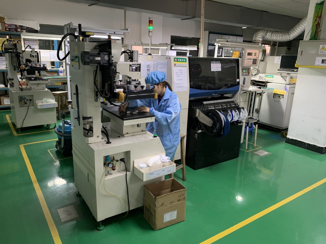 目前拥有经验丰富的研发工程师和技术人员30余名,获得高新技术企业