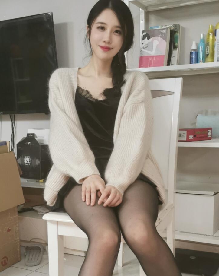 轩子巨2兔发新照询问美不美,黑白配色,粉丝:你真的懂男人