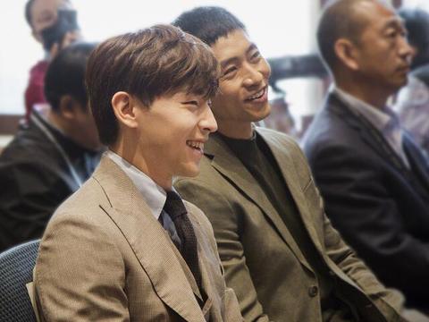 当185邓伦遇到183魏晨,身高差亮了,谁谎报了身高?