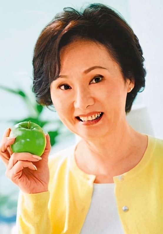 tvb老戏骨雪妮宣布息影,演戏57年零差评,称:给年轻人让路|雪妮|唐佳