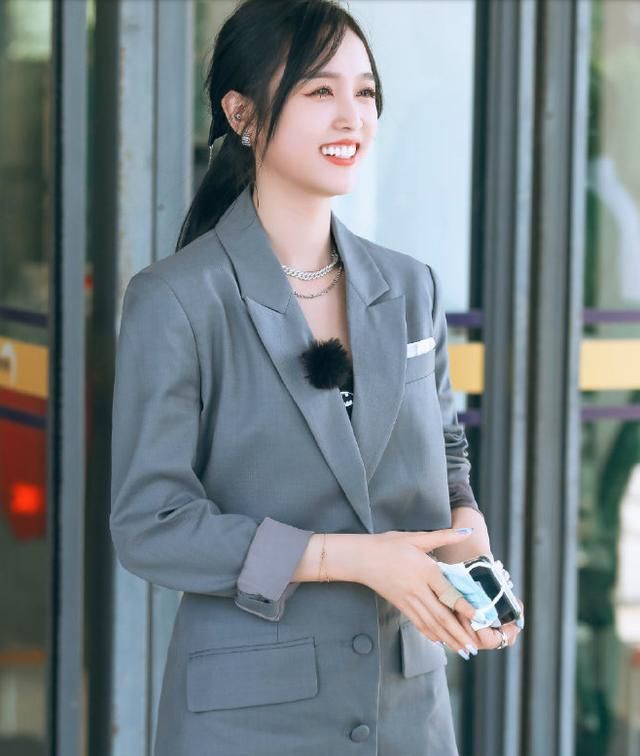 新手驾到吴宣仪甜酷穿搭太吸睛手把手教你变身时髦精