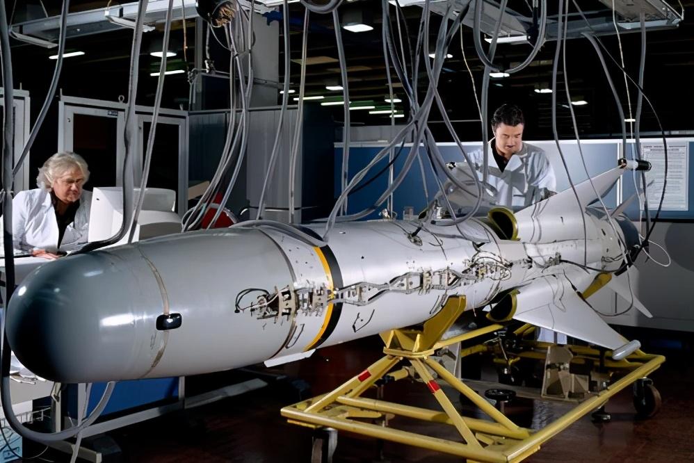 正文       委内瑞拉还有一些意大利特塞奥 mk2反舰导弹,这些导弹随同