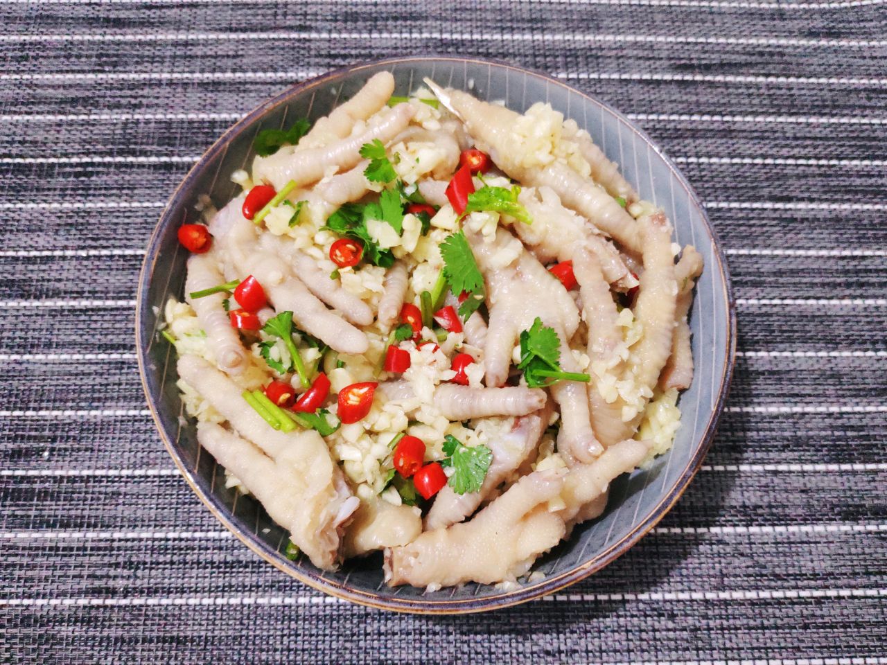 【蒜蓉鸡爪】的做法,好吃的下酒菜,真的超简单又好吃