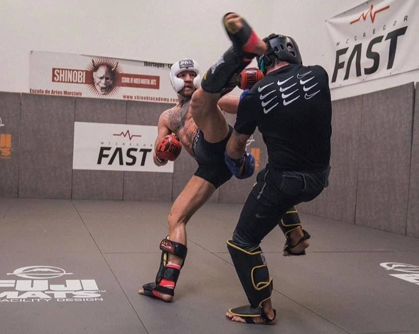 嘴炮自曝日常体重170磅比小鹰轻20磅实力只差在体型上