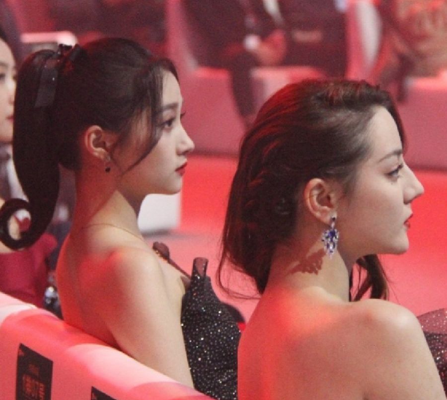 看到热巴和关晓彤同框,说不羡慕是假的!