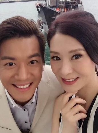 她恋上小17岁男模,却被骗财,如今55岁重新上演姐弟恋