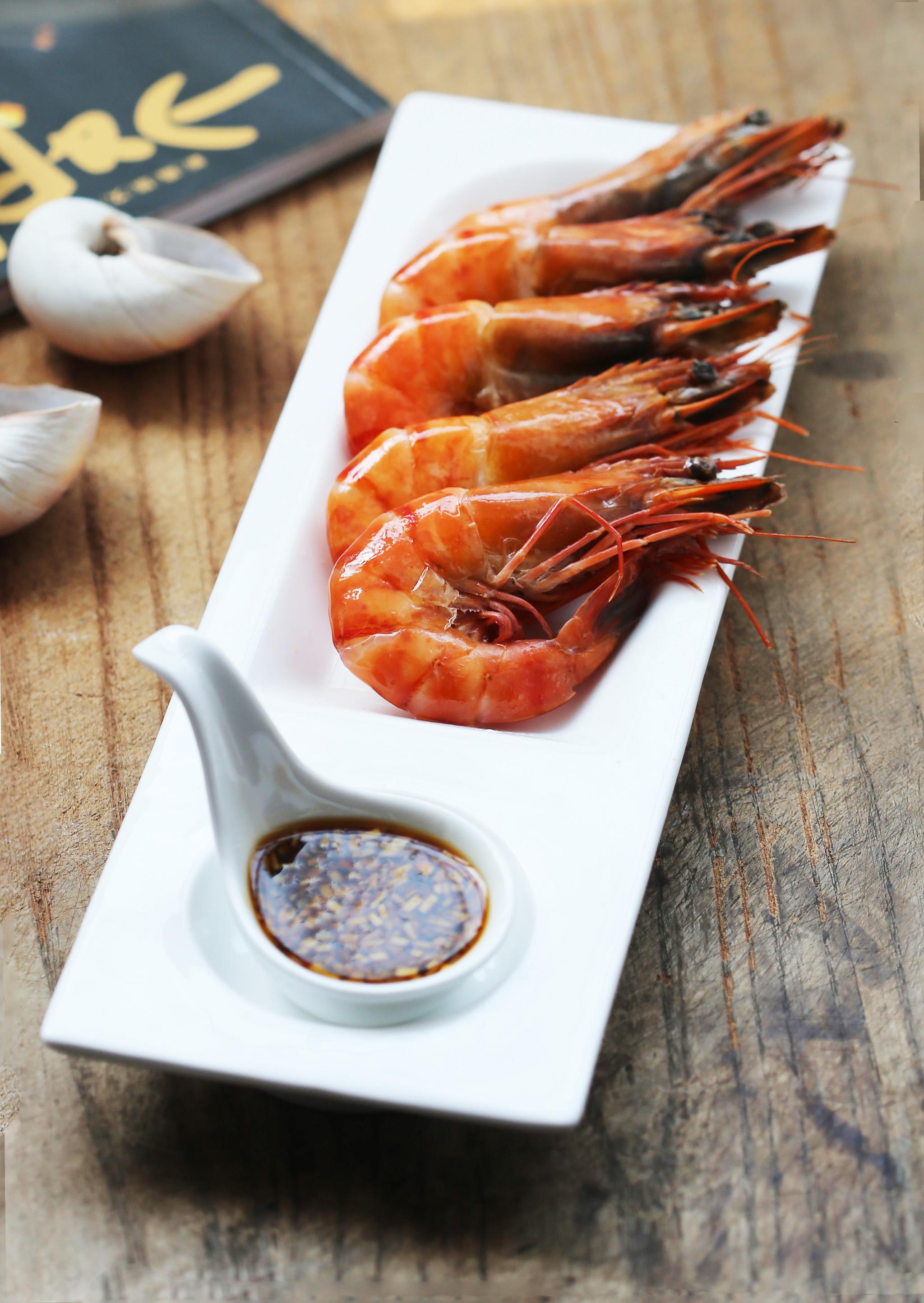 水煮大虾时有人放盐有人放醋教你正确做法香嫩还不腥