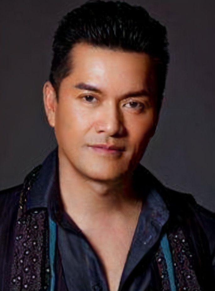 吕良伟与周海媚是个错误与邝美云是个劫三婚靠富婆捞金数亿