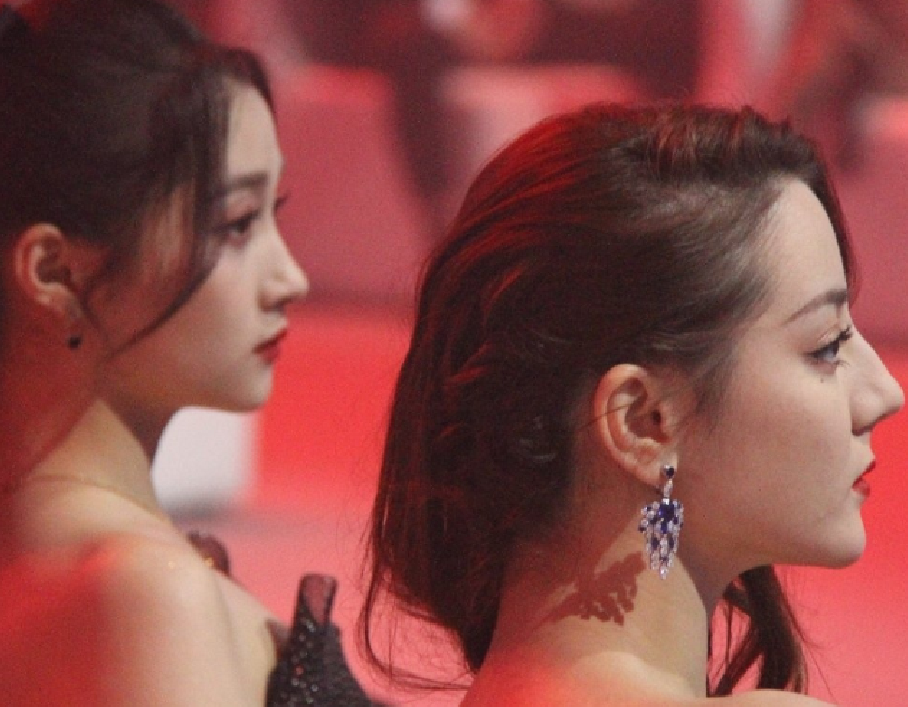 看到热巴和关晓彤同框,说不羡慕是假的!