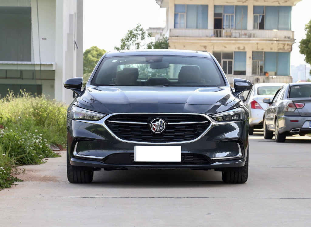 别克君威,车长5米多起步9at,现售价已降至17万