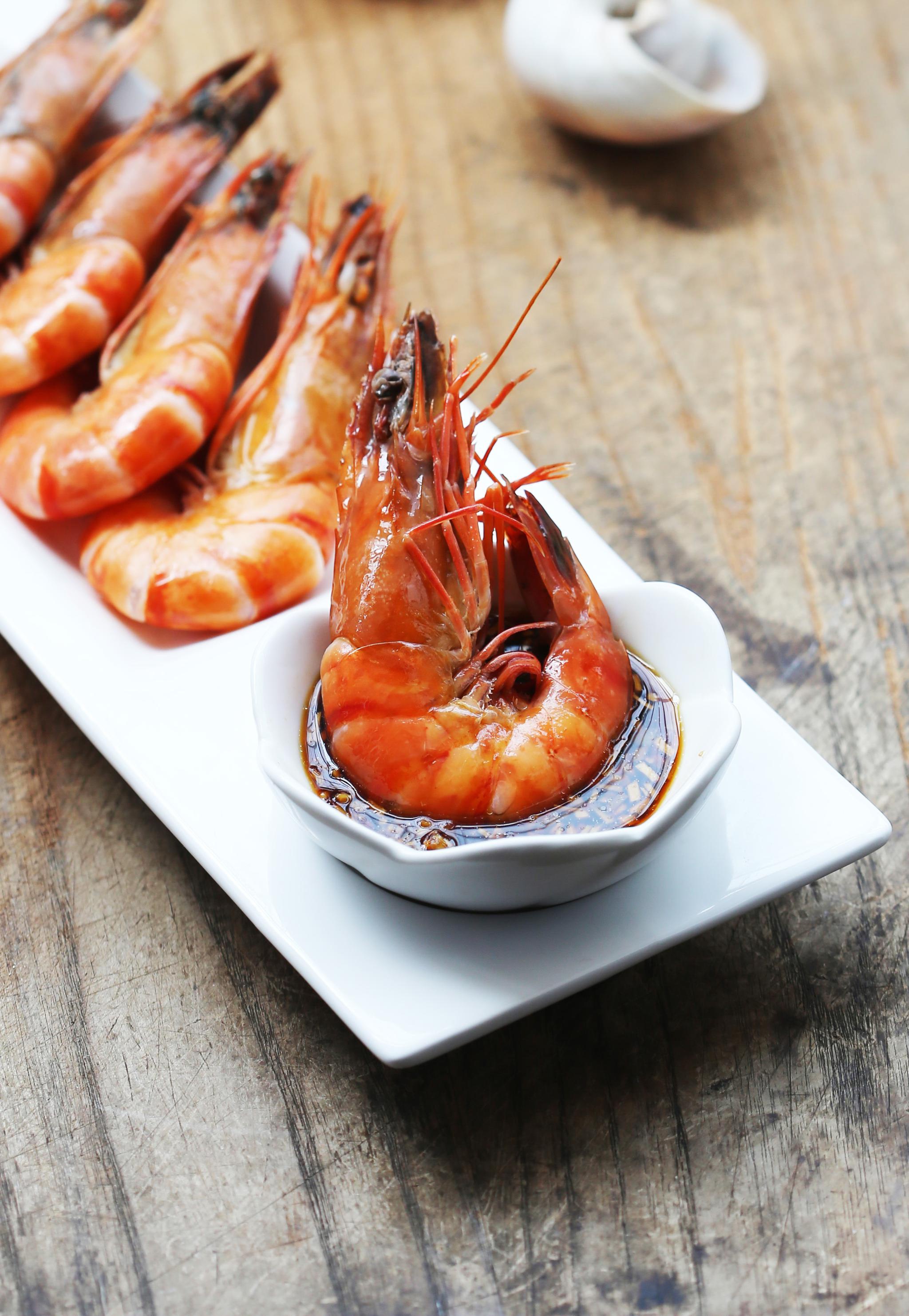 水煮大虾时有人放盐有人放醋教你正确做法香嫩还不腥