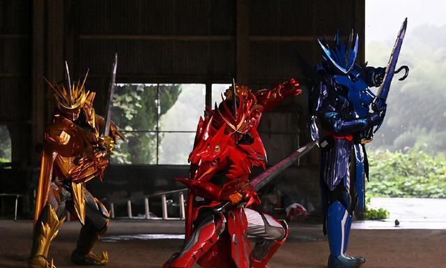 假面骑士saber第10章预告来袭,主角三人团同色联组全开