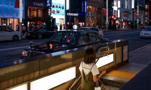 实拍日本东京银座,既热闹而又整洁,不愧是亚洲第一商业街