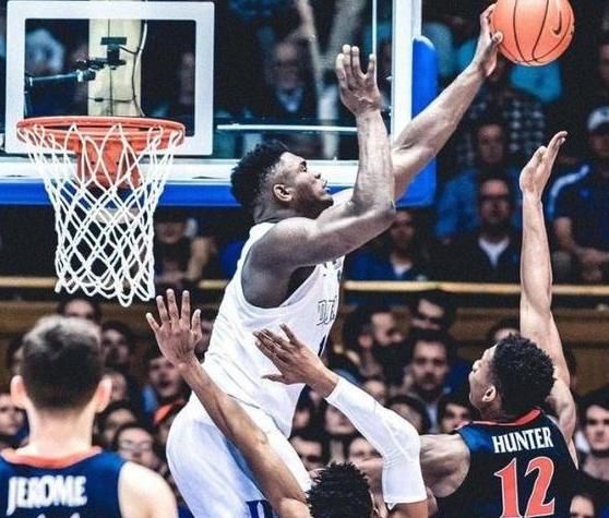 锡安的弹跳多夸张?魔兽抢篮板差他一截,原地胯下扣篮随手拈来