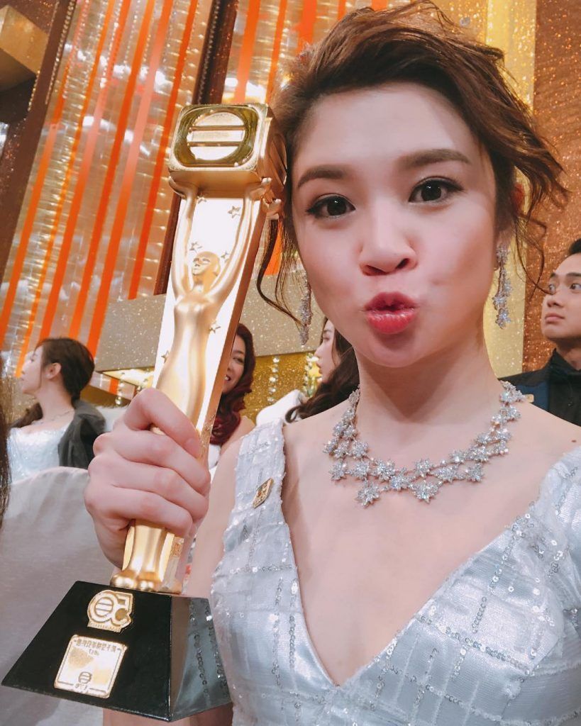 还是首位凭主持夺飞跃奖女艺人|使徒行者3|麦美恩|林峯_新浪新闻