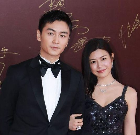 原来她是杨烁的老婆,《快乐星球》里的美女老师,今35岁仍很娇美