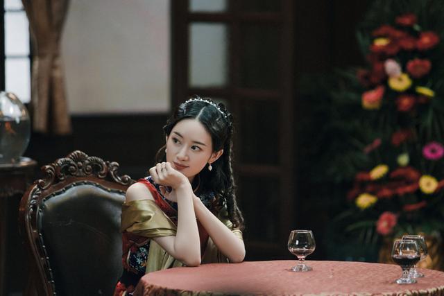 《演员》郭晓婷演如萍,穿红旗袍勒出曼妙好身材,气质明艳又娇俏