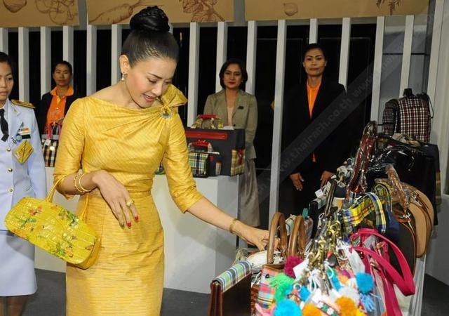 被泰王废黜的西拉米王妃近照曝光变成尼姑整日念经种菜太可怜