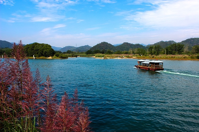 的母亲河,流经庆元,龙泉,云和,丽水,青田,永嘉等,自温州湾汇入东海,干