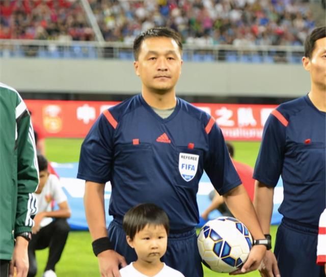 错误的决定?恒大vs苏宁裁判为石祯禄,此前与恒大和苏宁均有过节