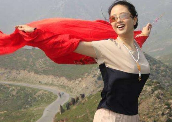 曾经红极一时,素颜美过许晴,巅峰时选择皈依佛门,原因一直是谜