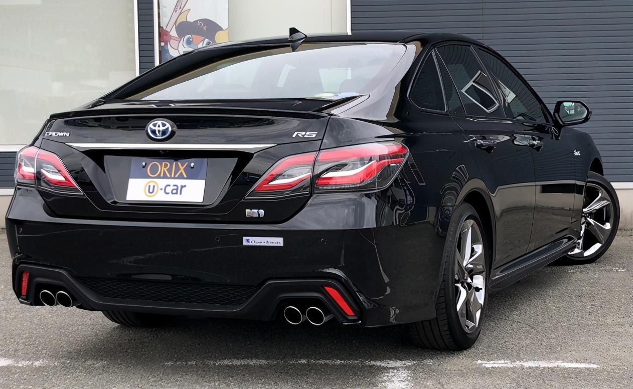 皇冠rs现身,这次运动化很彻底,配3.5l v6 四出排气-新浪汽车