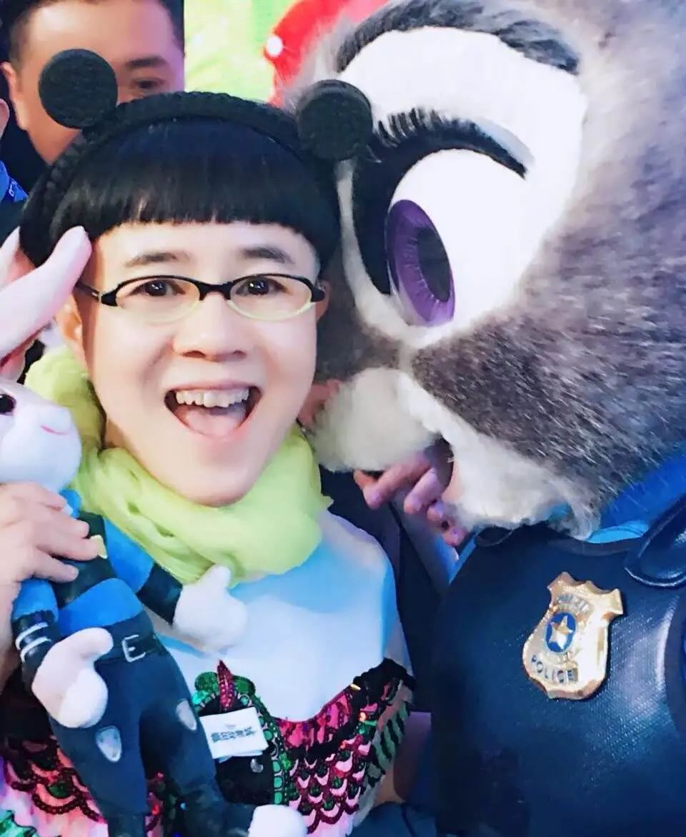 54岁金龟子晒近照,岁月不饶人《大风车》成回忆,曾提携何炅入行