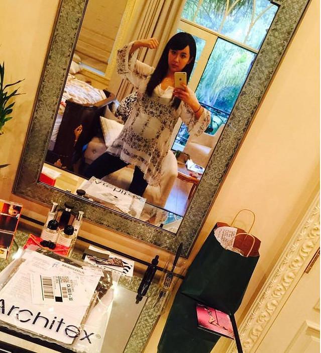 28岁的杨紫,生日收到半个娱乐圈的祝福,家里的装修品味也是真高