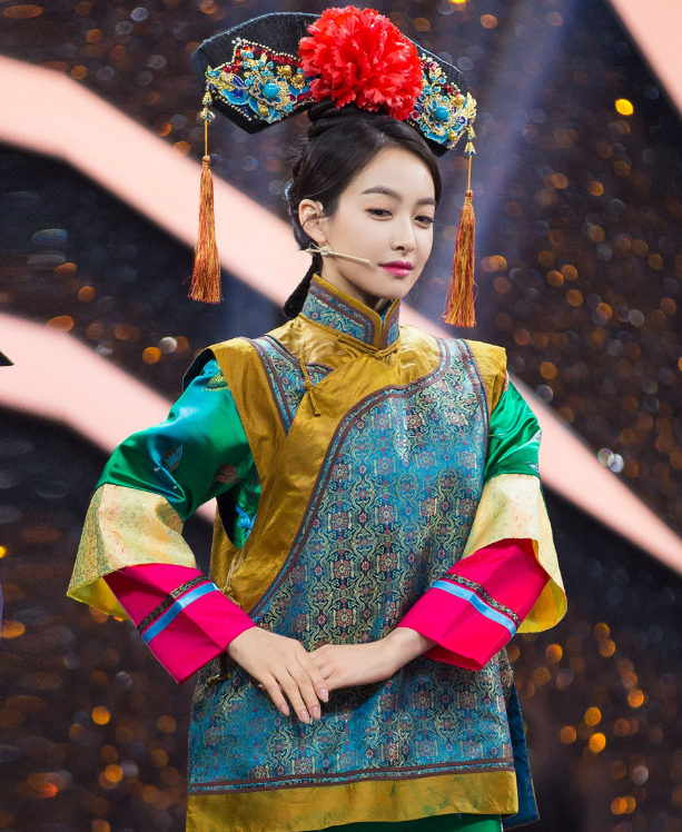 女星穿清装,杨幂高贵,杨颖貌美,看到她:果然是格格!